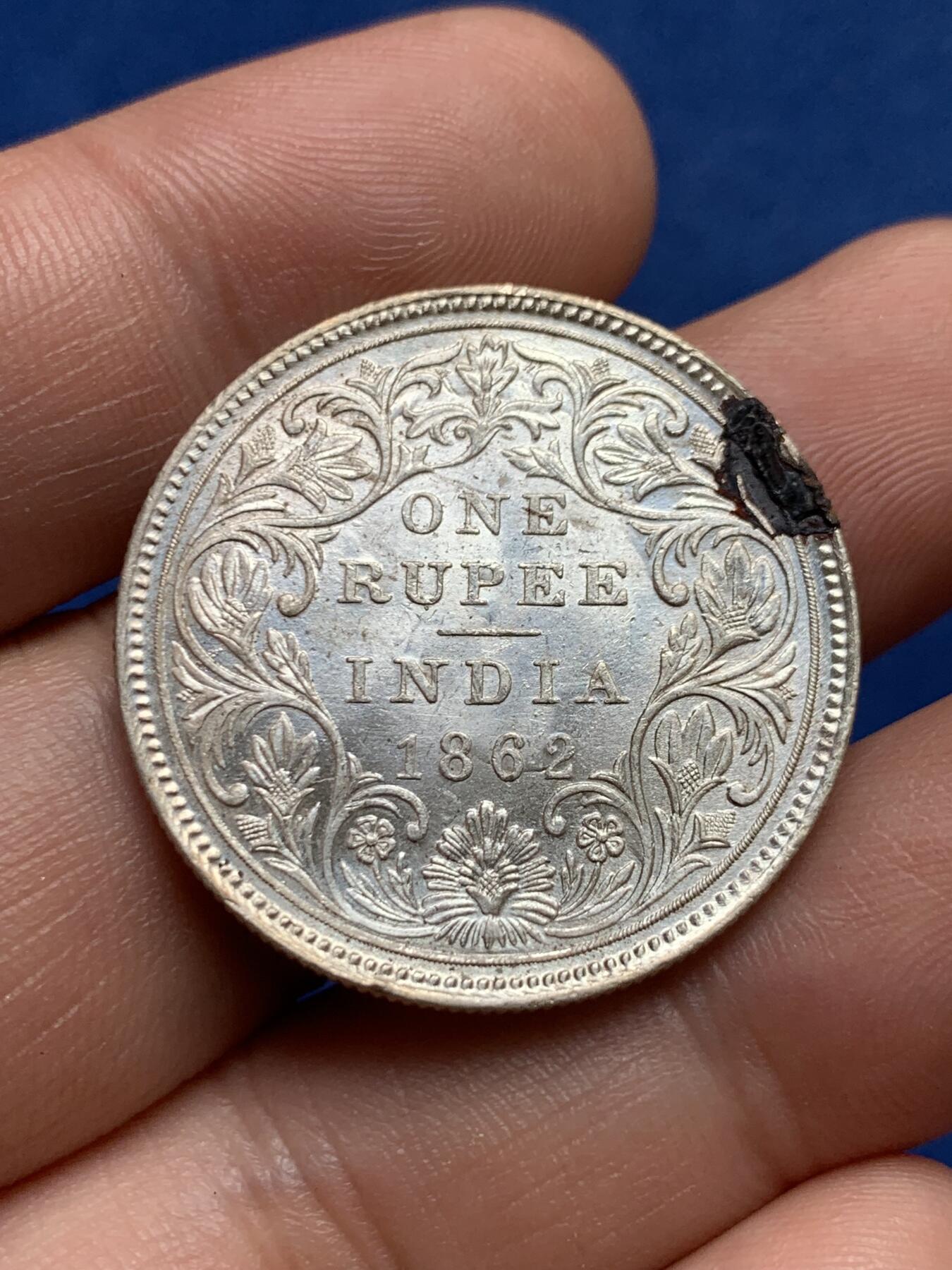 《竞宝斋》第396场 周日，周一，2场连拍 （全场包邮） 英属印度 1862 维多利亚青年头像 1卢比 银币 极好光度 少见好品裸币 上手欣赏体验最佳