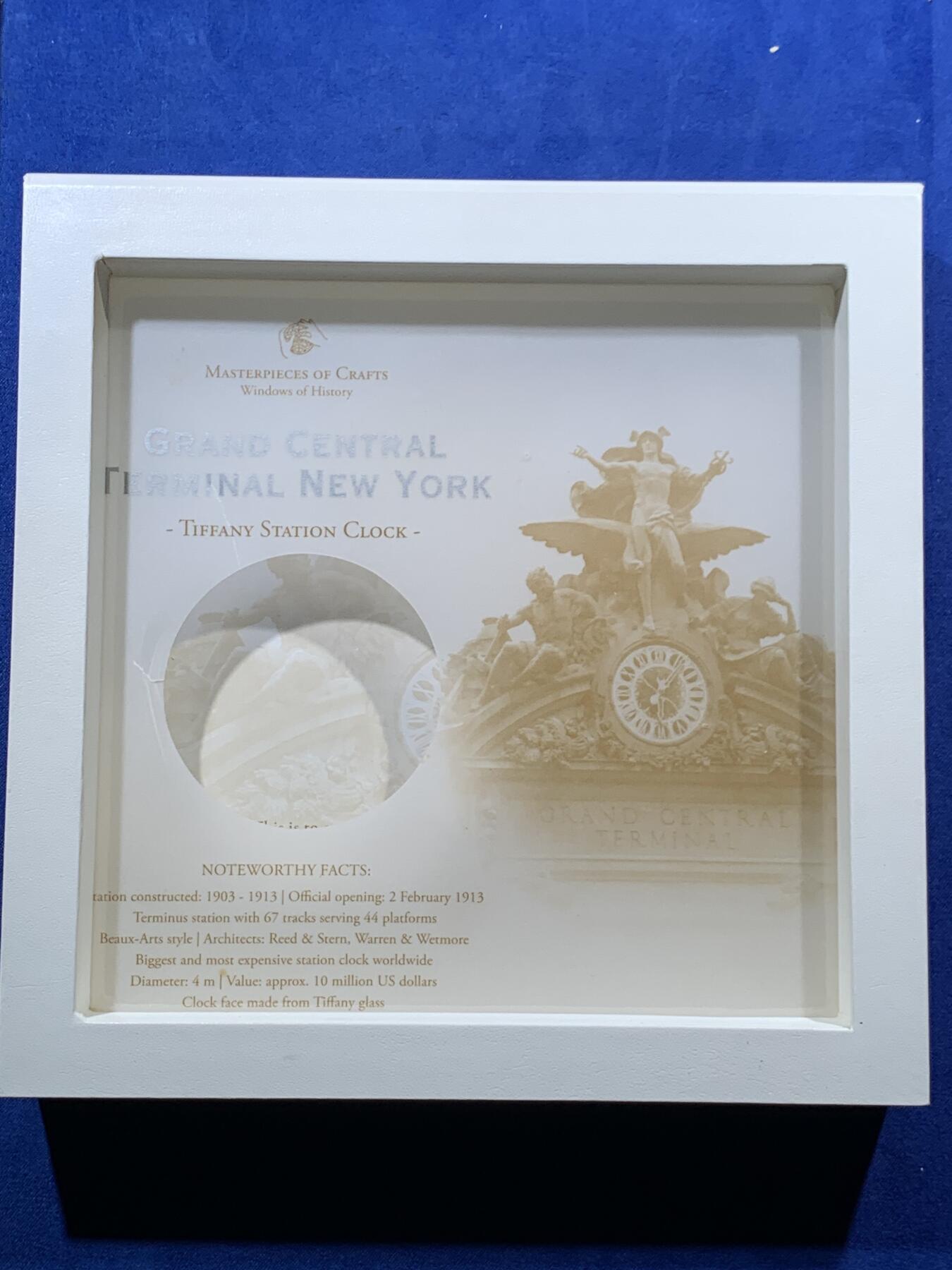 《竞宝斋》第396场 周日，周一，2场连拍 （全场包邮） NGC PF69UC 库克2013年发行历史之窗系列-纽约中央火车站镶嵌彩色钴玻璃10元精制艺术银币（加大盒，限量发行1913枚，50克925银，采用双面镂空浮雕+手工镶嵌玻璃。）盒证齐全