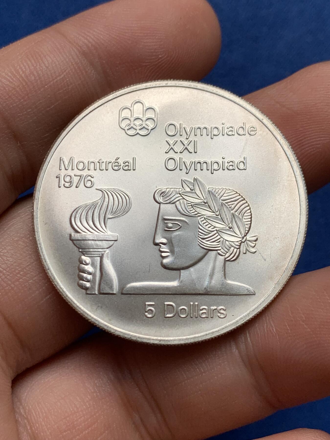 《竞宝斋》第396场 周日，周一，2场连拍 （全场包邮） 加拿大1976年蒙特利尔夏季奥运会-手持火炬的运动员银币 925银 24.3克