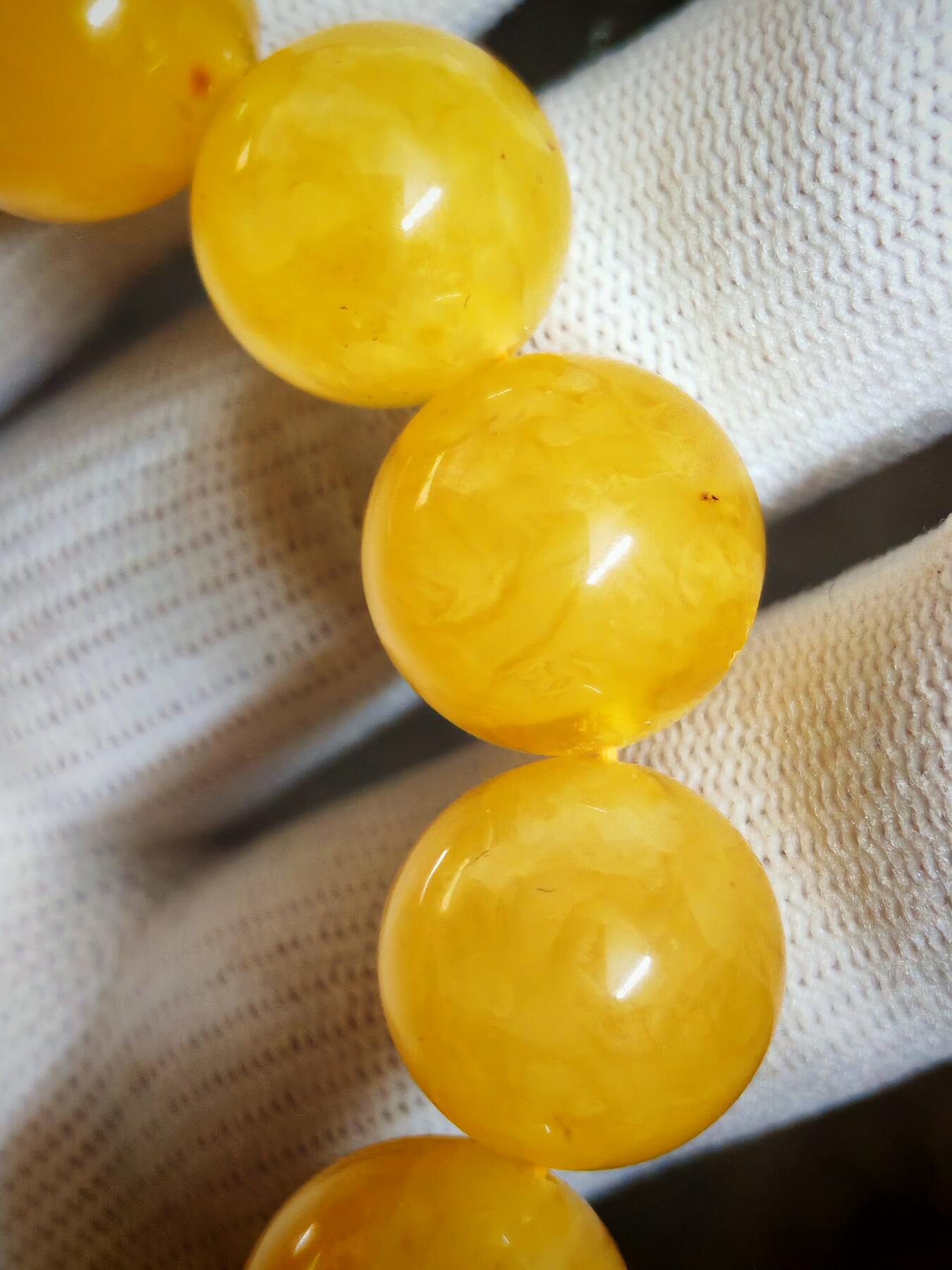 ❤️满蜜满色妖孽花纹鸡油黄蜜蜡圆珠手串(50439)尺寸约15.6mm13颗重量26.4g