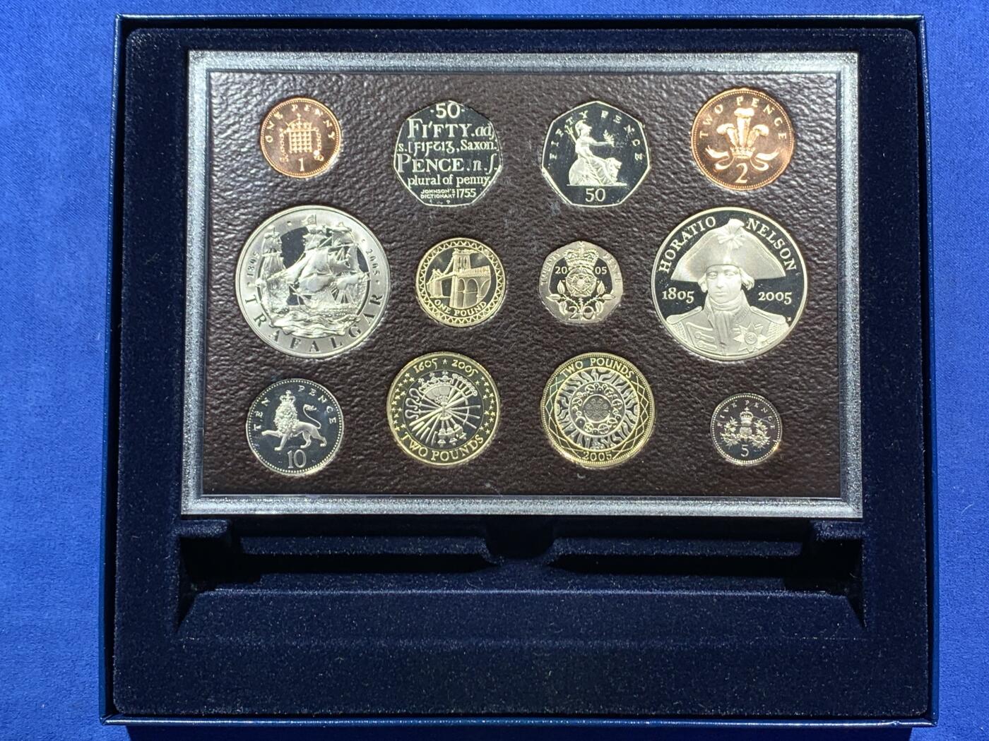 《竞宝斋》第396场 周日，周一，2场连拍 （全场包邮） 英国2005年精制套币, 盒证全，品相好