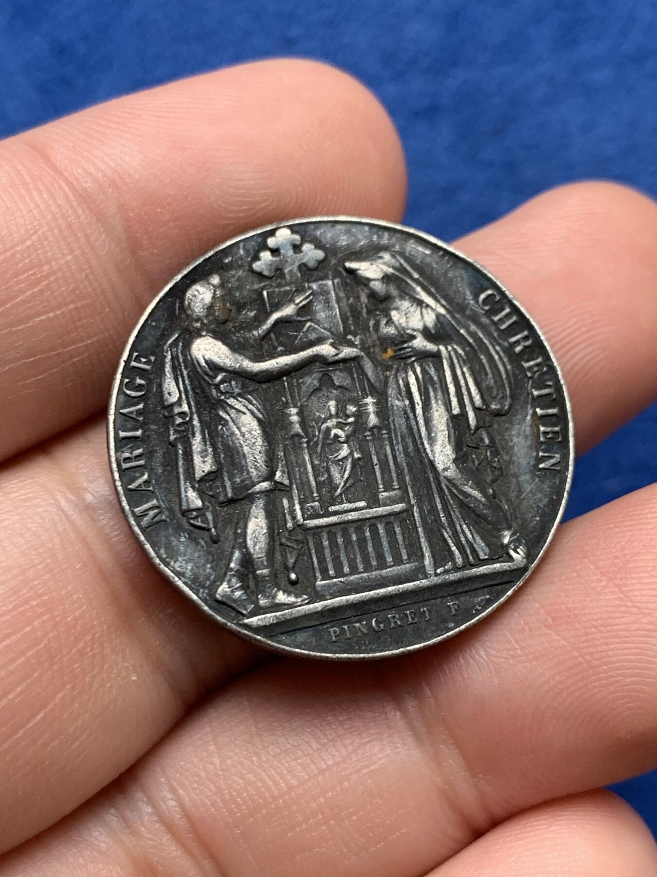 《竞宝斋》第397场 周日，周一，2场连拍 （全场包邮） 法国婚姻纪念银章 牵手 29mm 16.8 g 丰饶角边铭