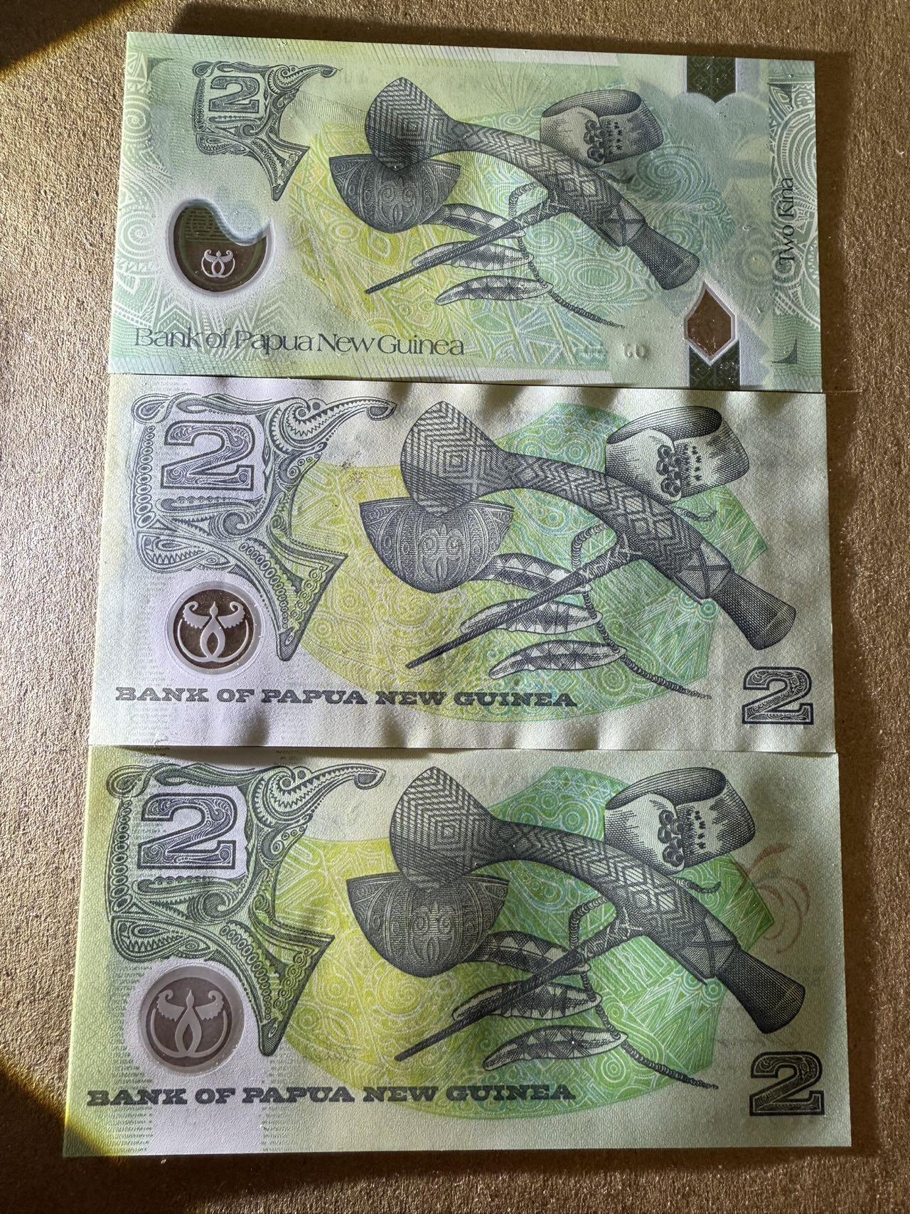 【炜奕收藏】，第三十八期 巴布亚新几内亚2基纳3张塑料纪念钞，全新品相
