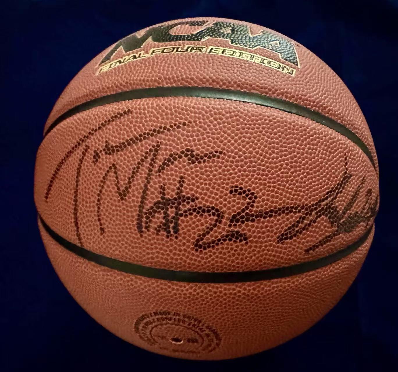 零元拍：‌超级理财佳品！2025NBA状元秀库珀-弗拉格‌，‌4号秀康·克努佩尔，10号秀卡曼-马鲁阿奇‌，锡安-詹姆斯‌等杜克大学NCAA 疯狂三月主力阵容合签Wilson NCAA Final Four 珍藏篮球！火力全开放心冲！！