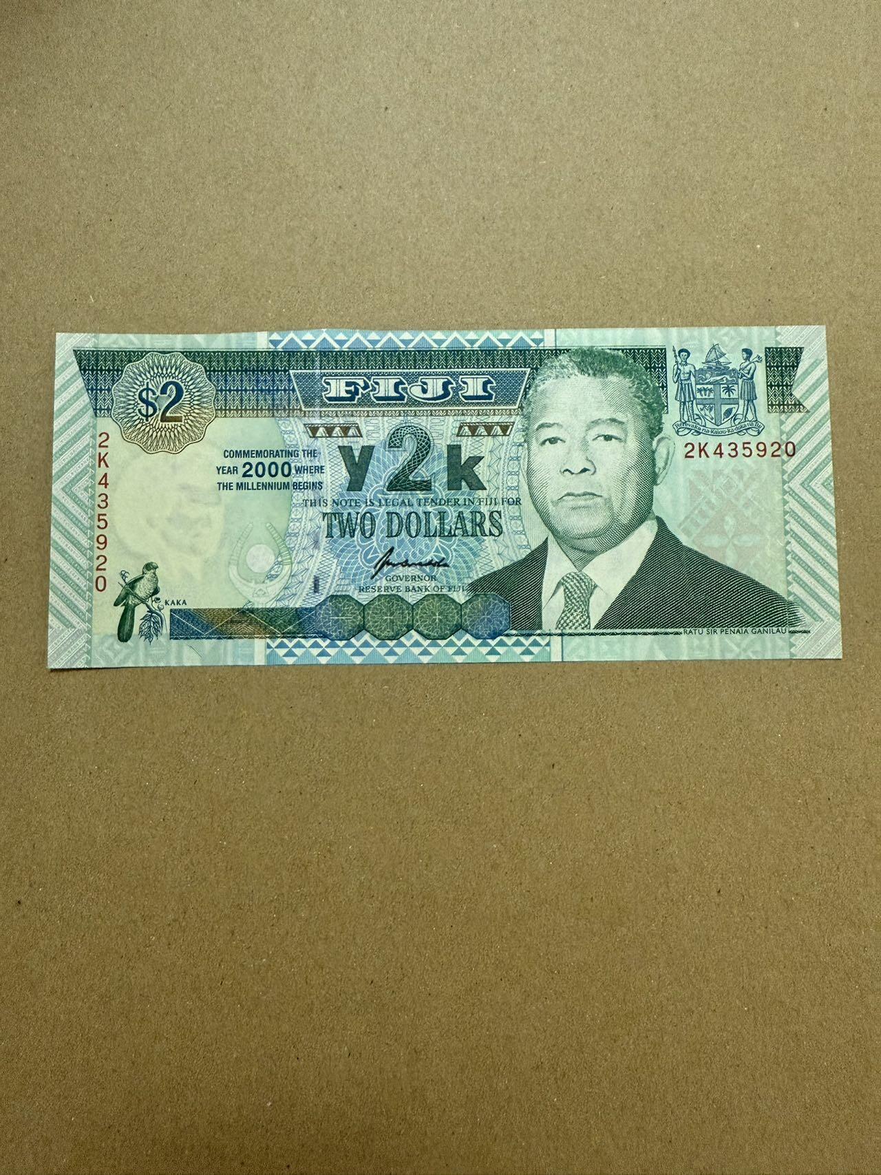 【炜奕收藏】，第三十八期 2000年斐济2元千禧年纪念钞，UNC品相