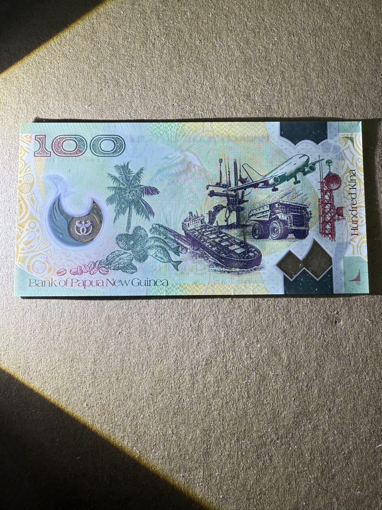 【炜奕收藏】，第三十八期 2012年巴布亚新几内亚100基纳塑料钞，UNC品相