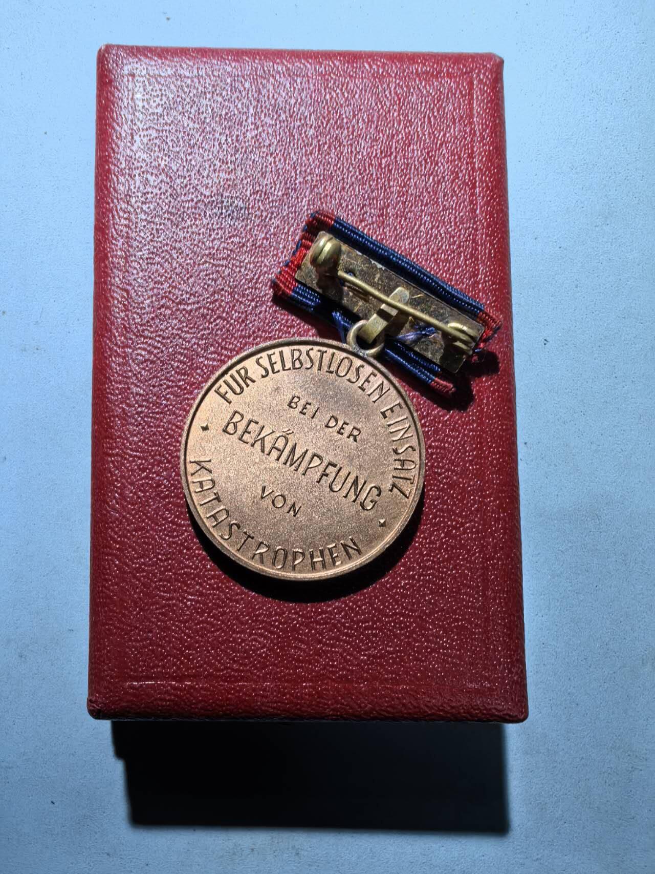 盛世勋华——号角文化勋章邮票专场拍卖第287期 东德抗灾无私行动奖章 原盒 稀少 市场价70欧左右参见图3