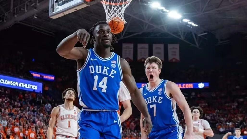 零元拍：‌超级理财佳品！2025NBA状元秀库珀-弗拉格‌，‌4号秀康·克努佩尔，10号秀卡曼-马鲁阿奇‌，锡安-詹姆斯‌等杜克大学NCAA 疯狂三月主力阵容合签Wilson NCAA Final Four 珍藏篮球！火力全开放心冲！！