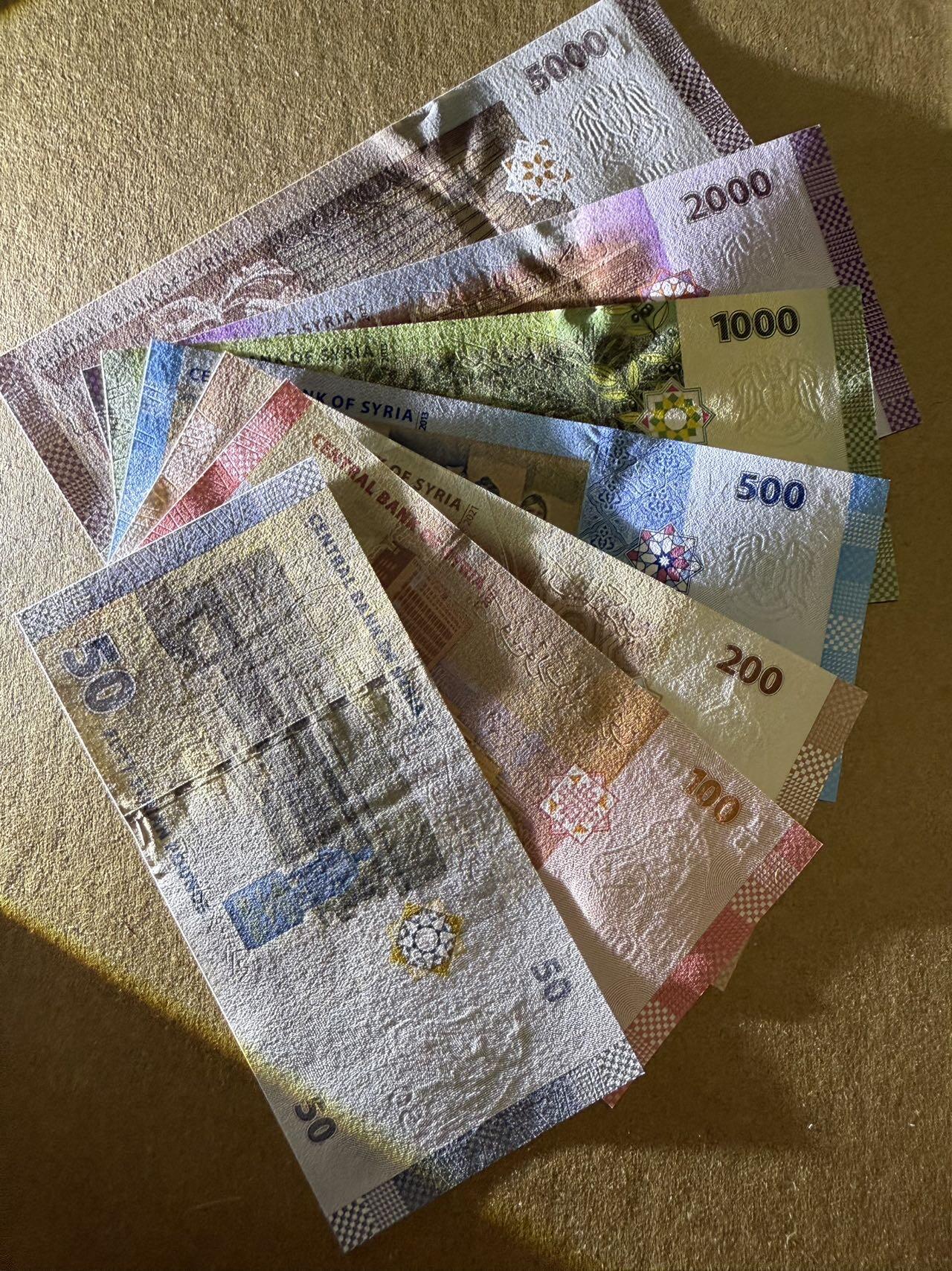 【炜奕收藏】，第三十八期 叙利亚50-5000镑，UNC品相，50镑为2009年初版A1冠，包含多张无47靓号