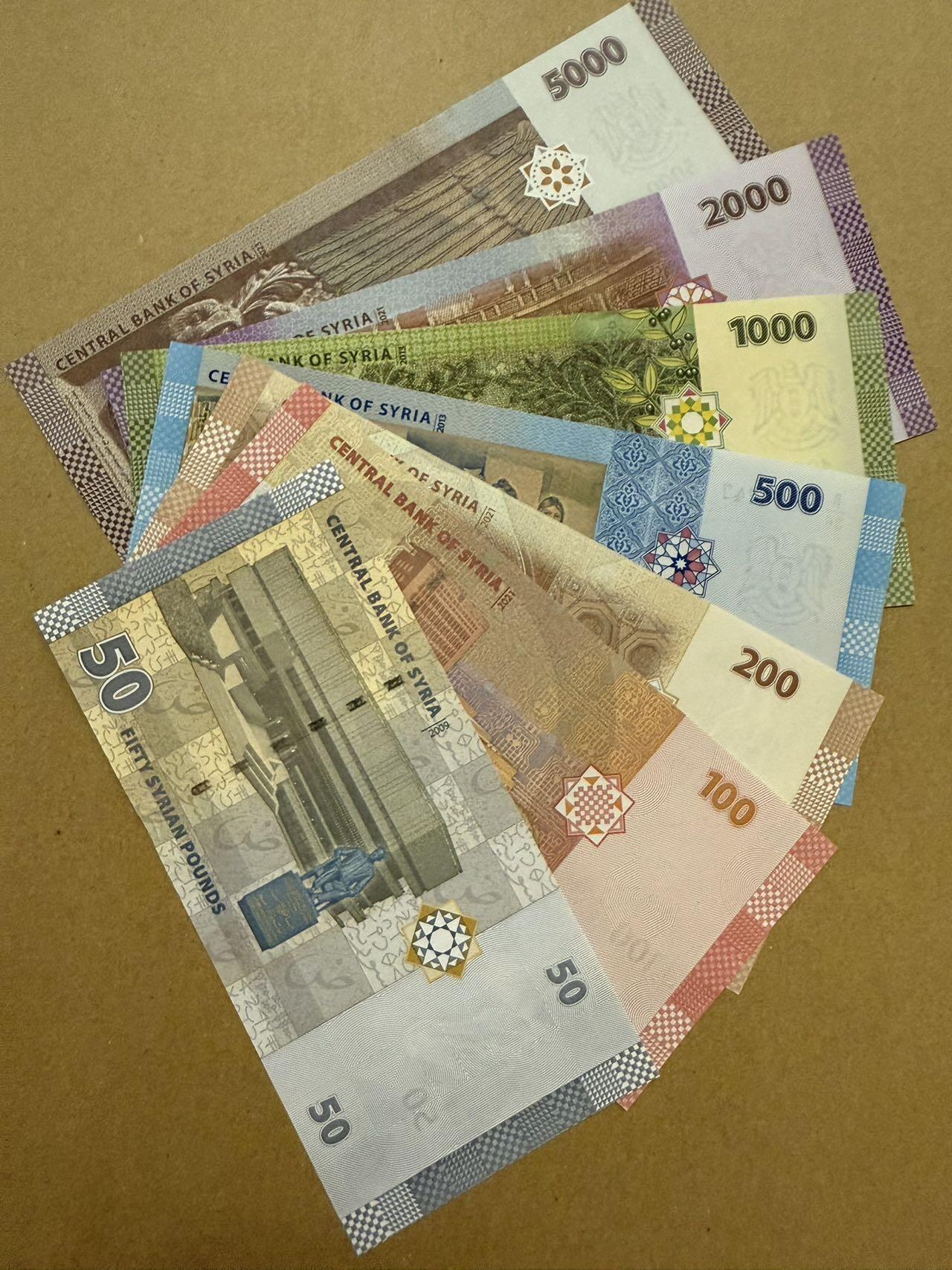 【炜奕收藏】，第三十八期 叙利亚50-5000镑，UNC品相，50镑为2009年初版A1冠，包含多张无47靓号