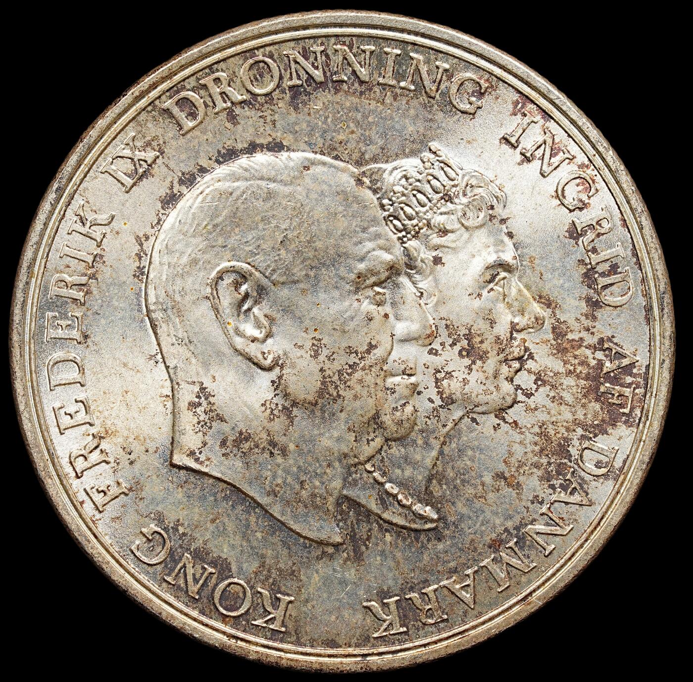 修遠堂世界钱币第七十六期 1960年丹麦国王银婚纪念5克朗银币 17g，含银80% 未流通