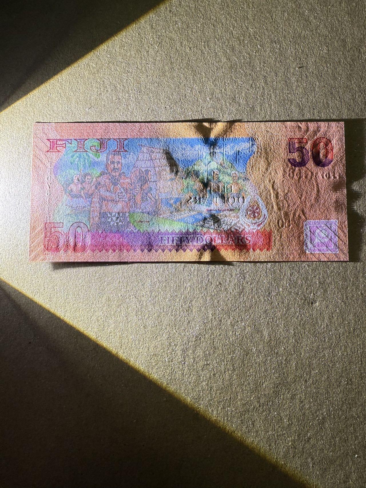 【炜奕收藏】，第三十八期 2012年斐济50元，UNC品相
