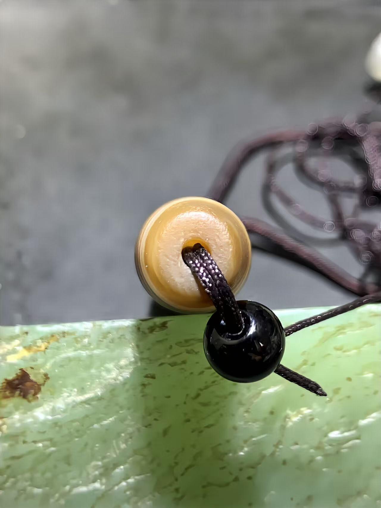 精美风化纹缠丝玛瑙天珠形大桶珠一颗！