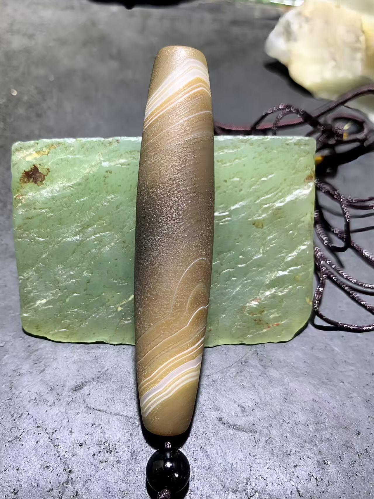 精美风化纹缠丝玛瑙天珠形大桶珠一颗！