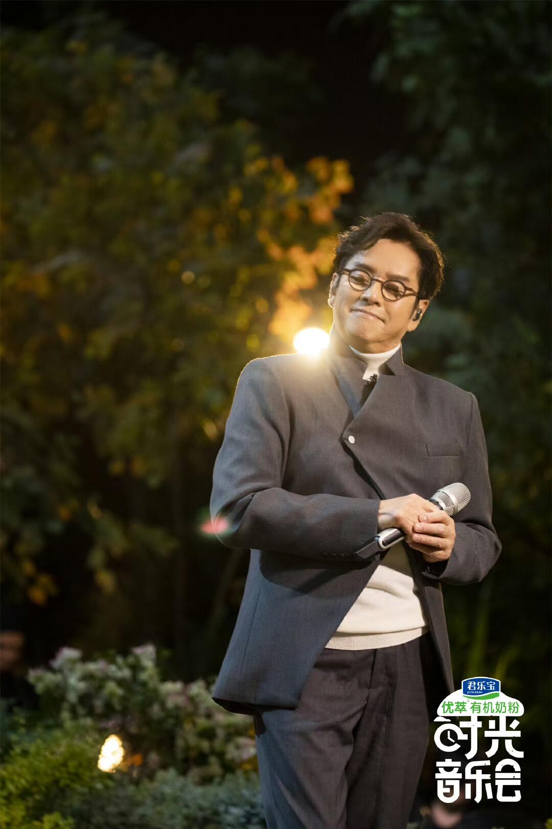 零元拍：“谭校长”谭咏麟亲签湖南卫视《时光音乐会》官方签名大卡，Alan哥风采依然~