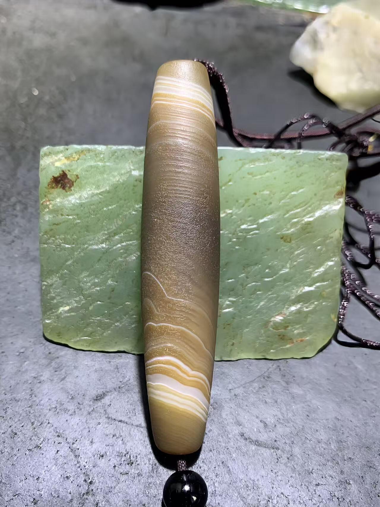 精美风化纹缠丝玛瑙天珠形大桶珠一颗！