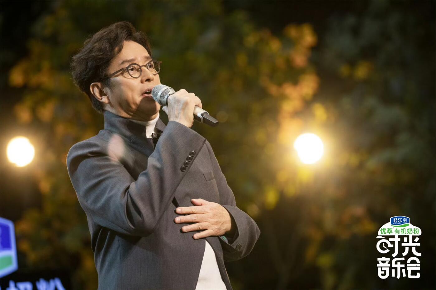 零元拍：“谭校长”谭咏麟亲签湖南卫视《时光音乐会》官方签名大卡，Alan哥风采依然~