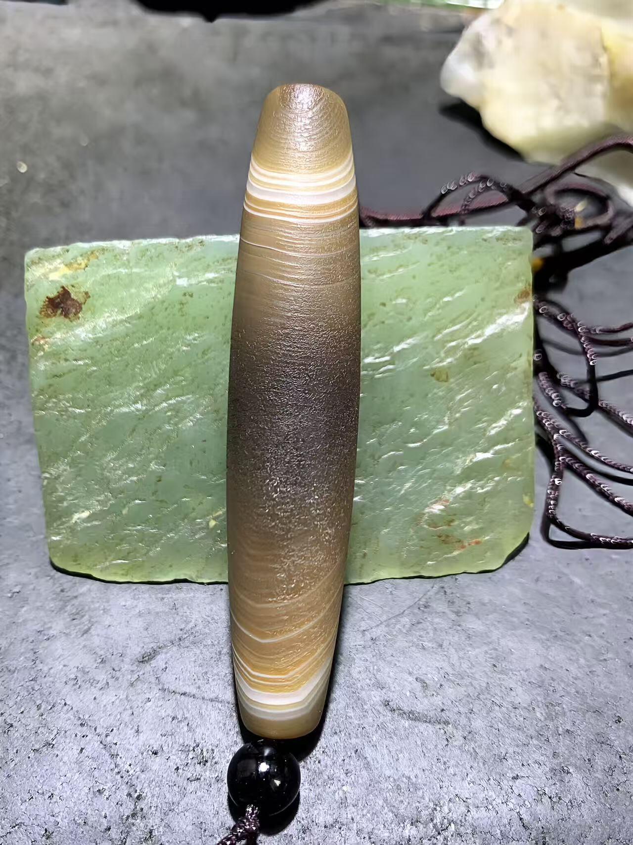 精美风化纹缠丝玛瑙天珠形大桶珠一颗！