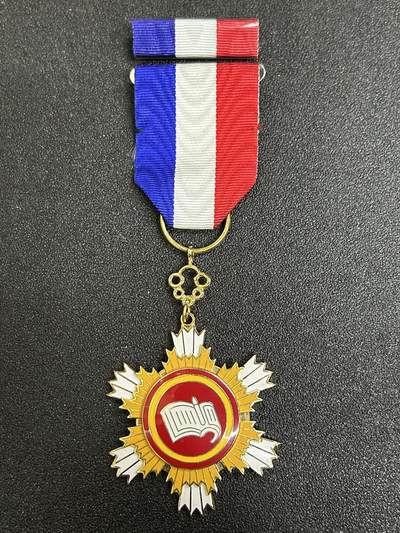 西秦中古拍卖第五十期 - 民国一等绩学 带编号 带勋略 退台后版本