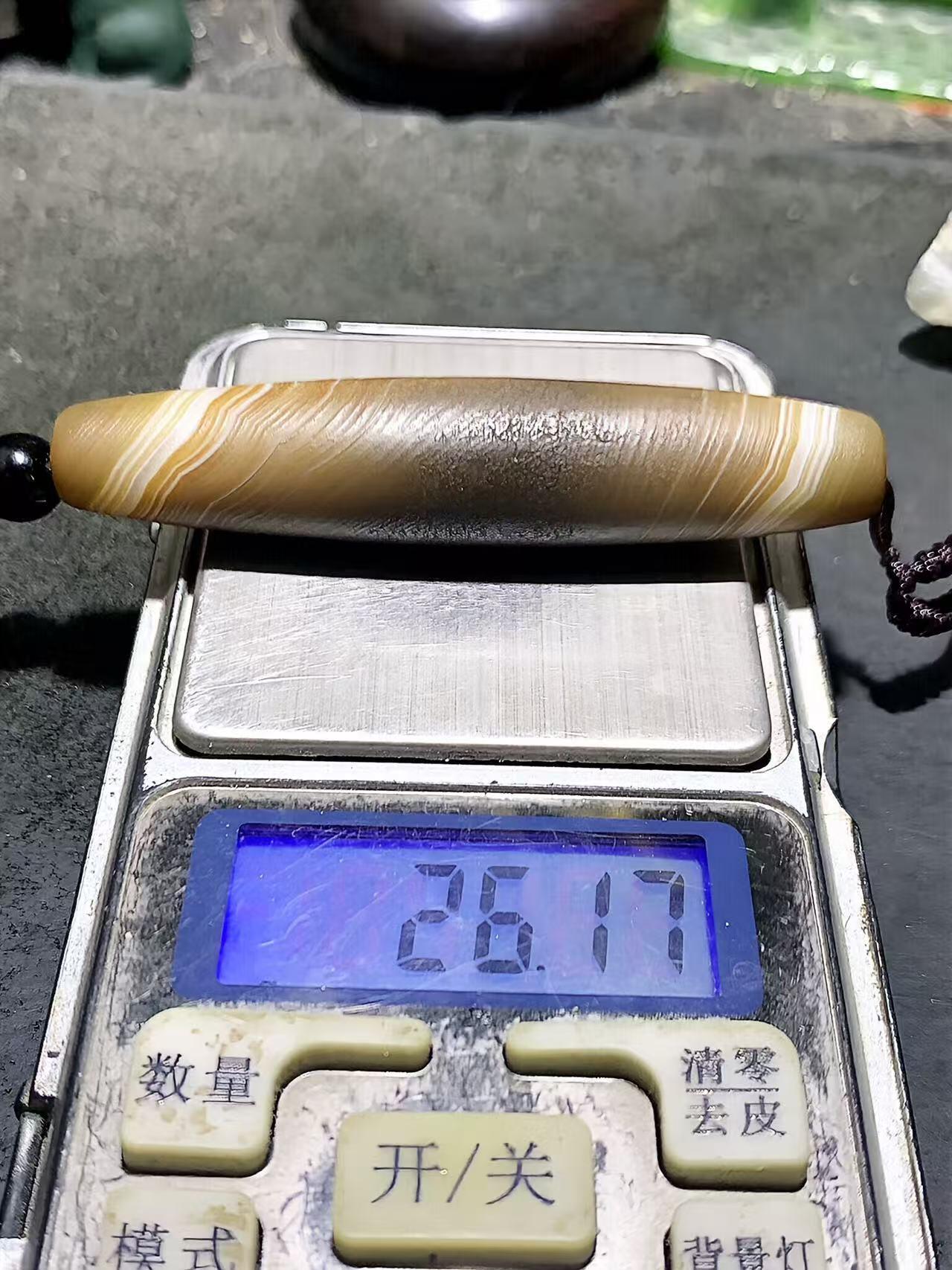 精美风化纹缠丝玛瑙天珠形大桶珠一颗！