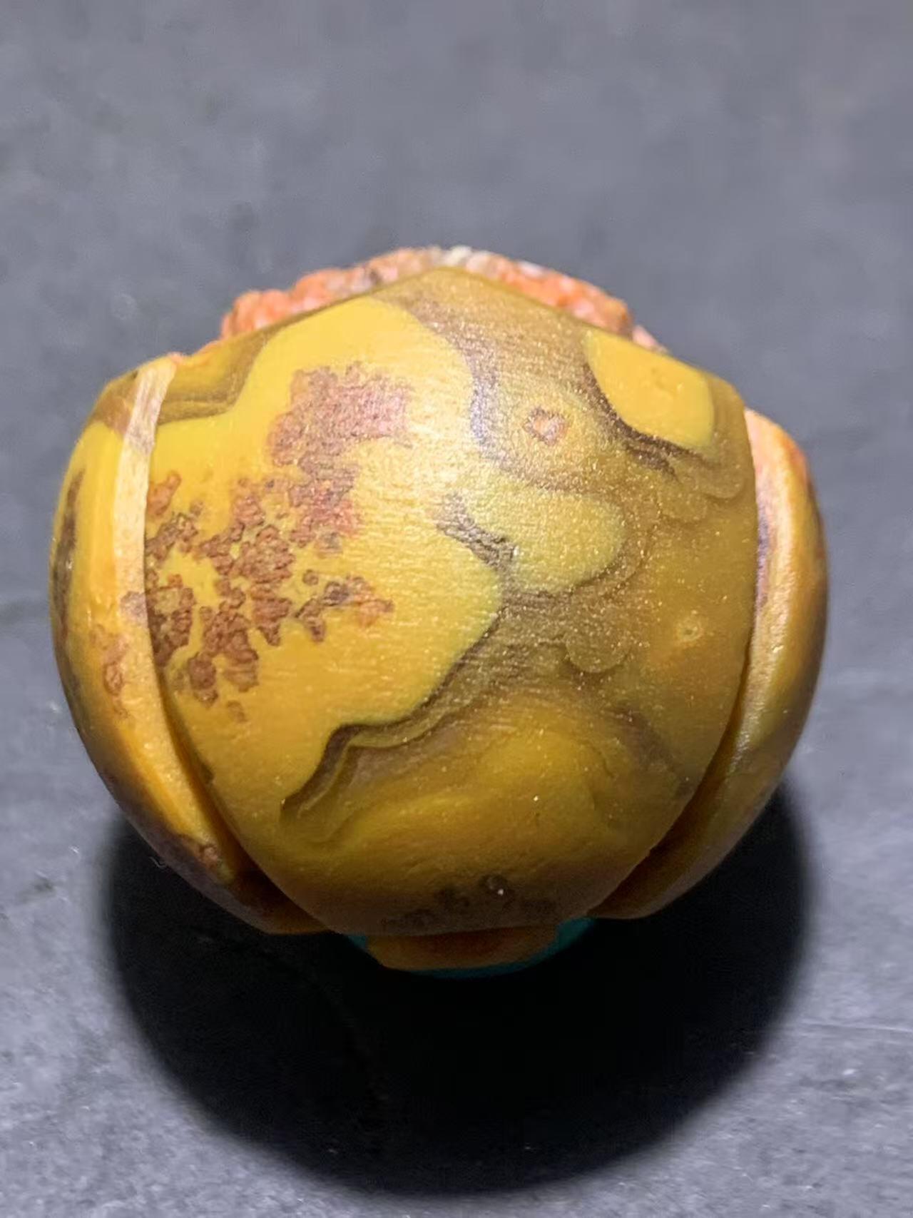 精美亚光原皮冰飘战国红玛瑙手工俏色巧雕莲子随形珠一颗！