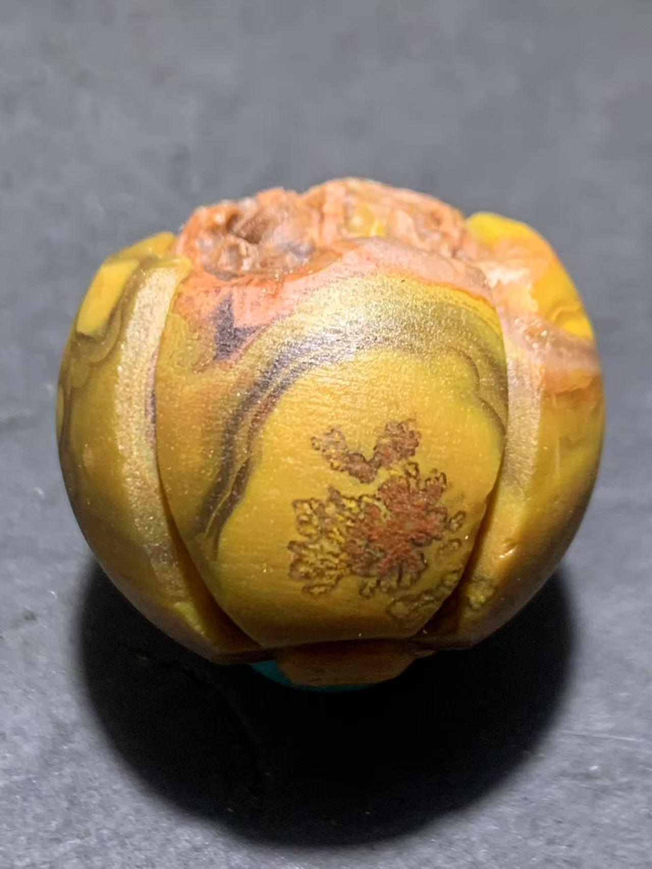 精美亚光原皮冰飘战国红玛瑙手工俏色巧雕莲子随形珠一颗！