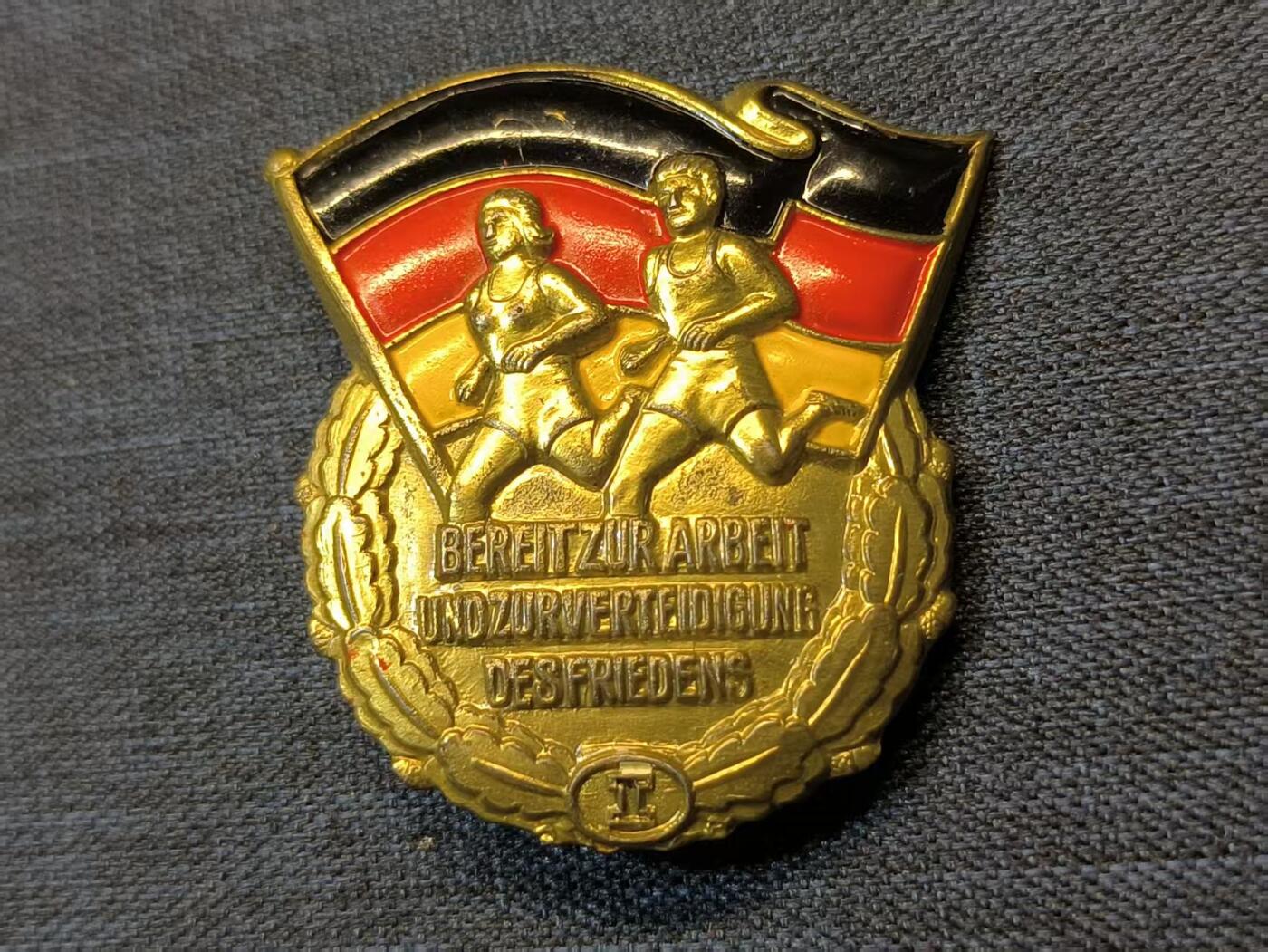 古林万国勋赏爱藏首期大拍（中高考专设场次，百样精品制服奖章书籍）-分享拍场赚佣金