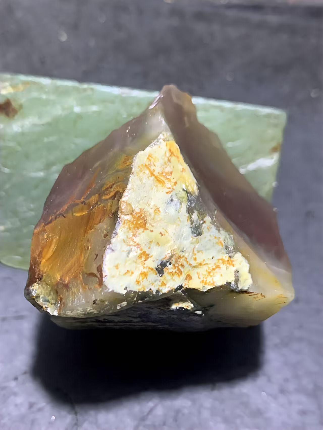精美原皮紫绿玛瑙明料原石一块
