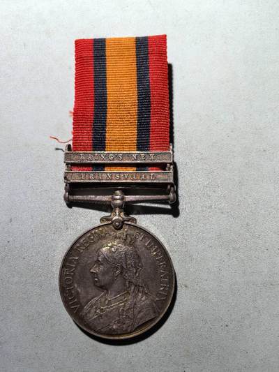 盛世勋华——麦稀奇收藏嘉年华 号角文化勋章邮票专场拍卖第263期 - 英国1899-1902年布尔战争奖章 两铭条 银制 实发带原刻名授予纳塔尔卡宾枪步枪团，双条分别为“LAING'S NEK”（莱恩隘口 正儿八经战役条  ）和“TRANSVAAL”（德兰士瓦  ）