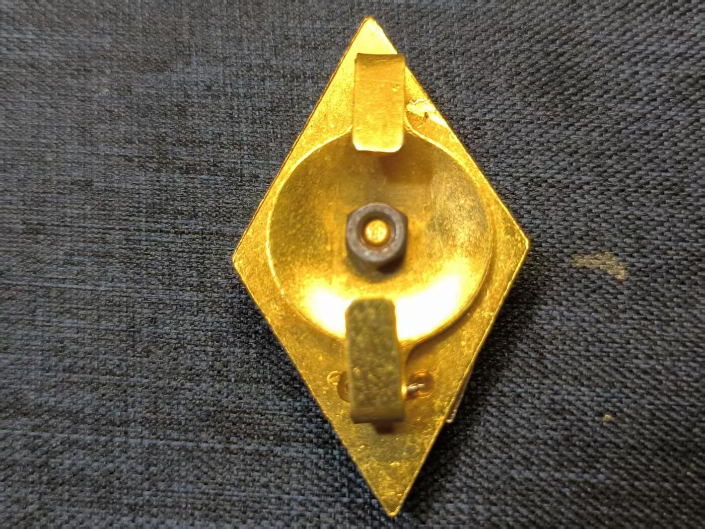 古林万国勋赏爱藏首期大拍（中高考专设场次，百样精品制服奖章书籍）-分享拍场赚佣金