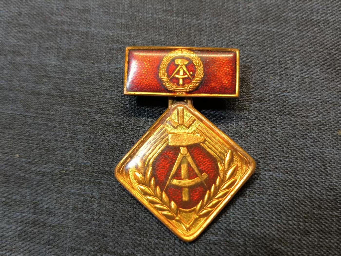 古林万国勋赏爱藏首期大拍（中高考专设场次，百样精品制服奖章书籍）-分享拍场赚佣金