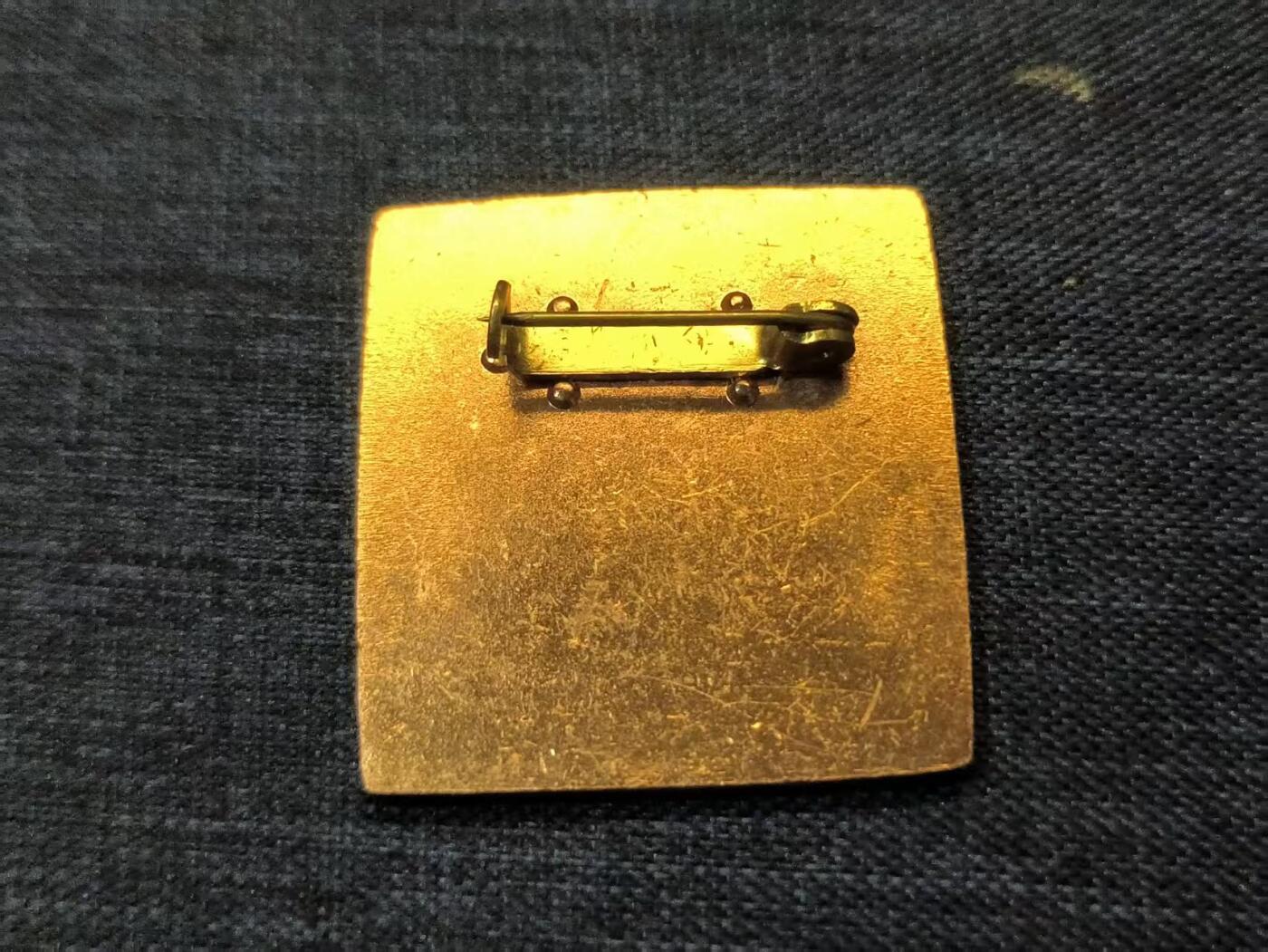 古林万国勋赏爱藏首期大拍（中高考专设场次，百样精品制服奖章书籍）-分享拍场赚佣金