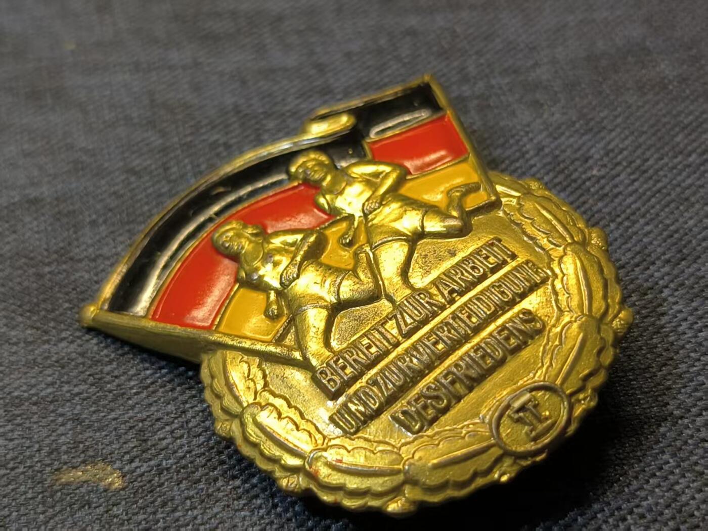 古林万国勋赏爱藏首期大拍（中高考专设场次，百样精品制服奖章书籍）-分享拍场赚佣金