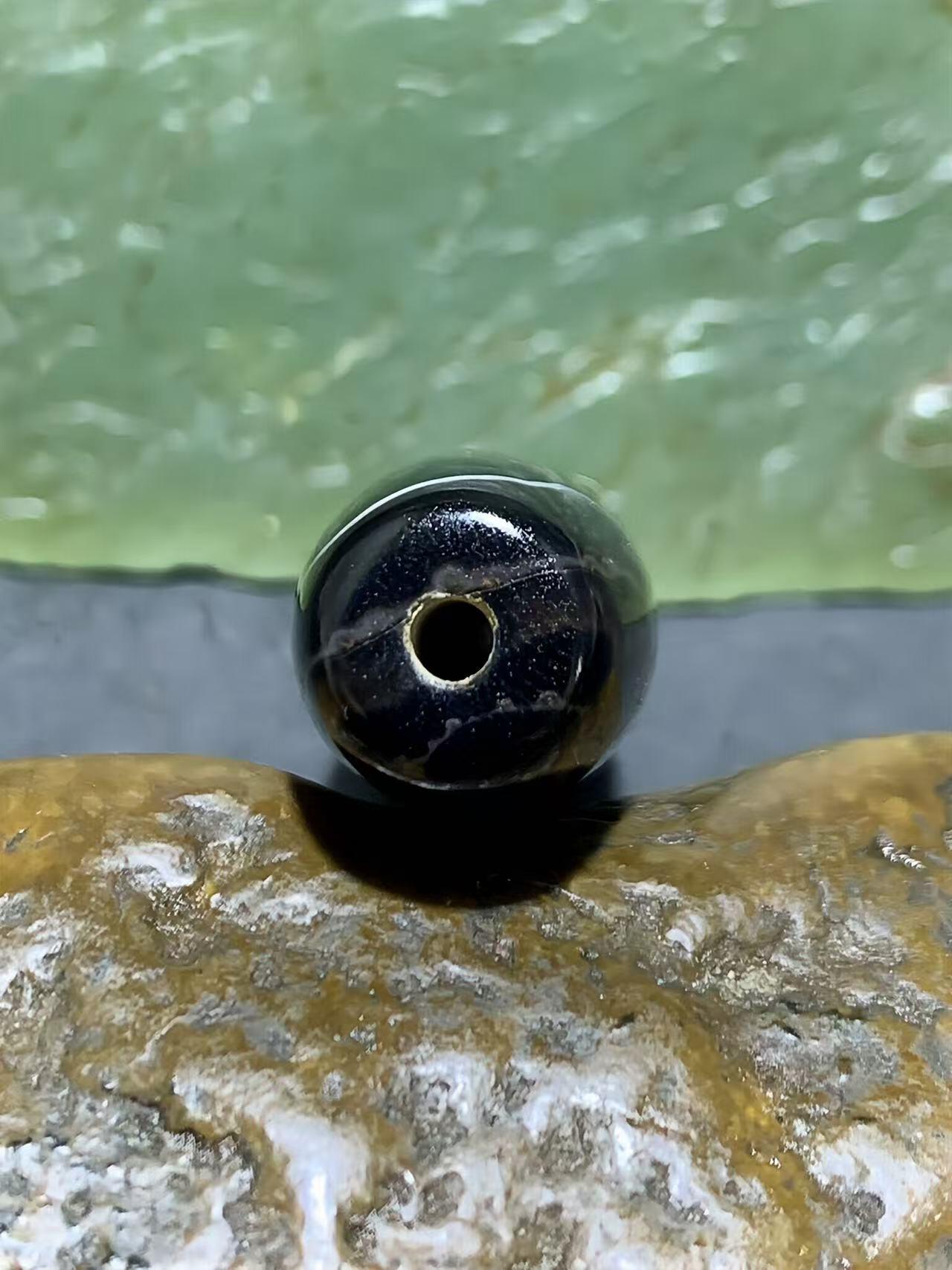 精美罕见象形无相佛药师玛瑙桶珠一个，