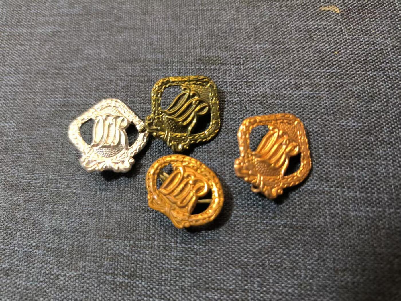 古林万国勋赏爱藏首期大拍（中高考专设场次，百样精品制服奖章书籍）-分享拍场赚佣金
