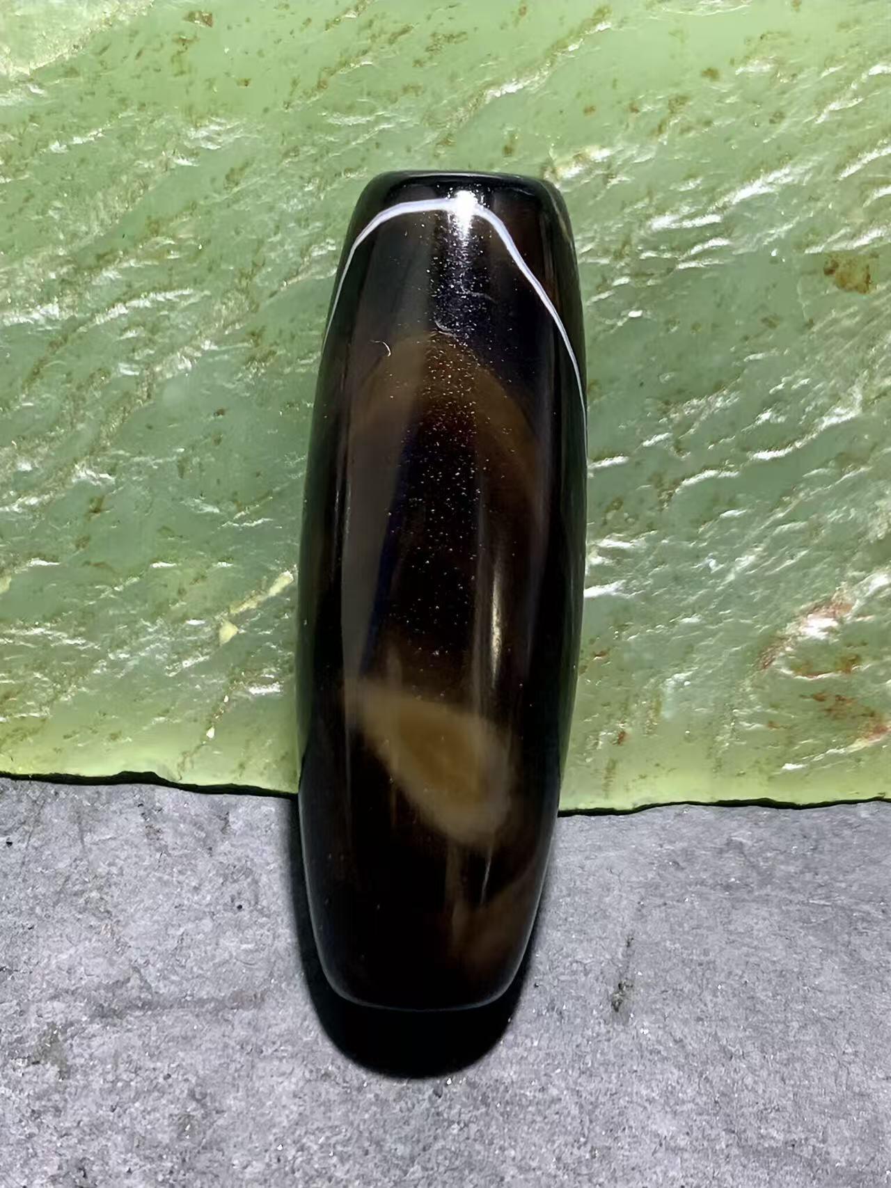 精美罕见象形无相佛药师玛瑙桶珠一个，