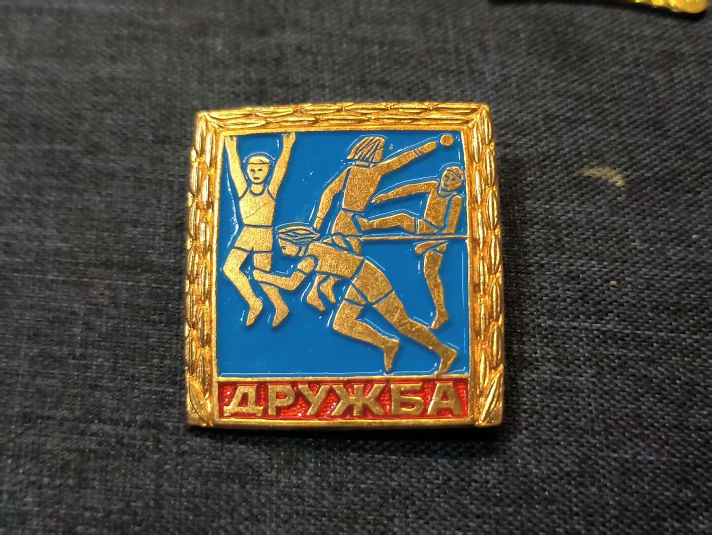 古林万国勋赏爱藏首期大拍（中高考专设场次，百样精品制服奖章书籍）-分享拍场赚佣金