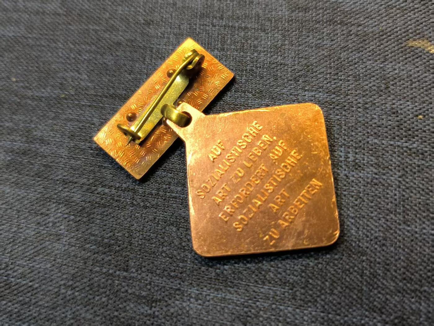 古林万国勋赏爱藏首期大拍（中高考专设场次，百样精品制服奖章书籍）-分享拍场赚佣金