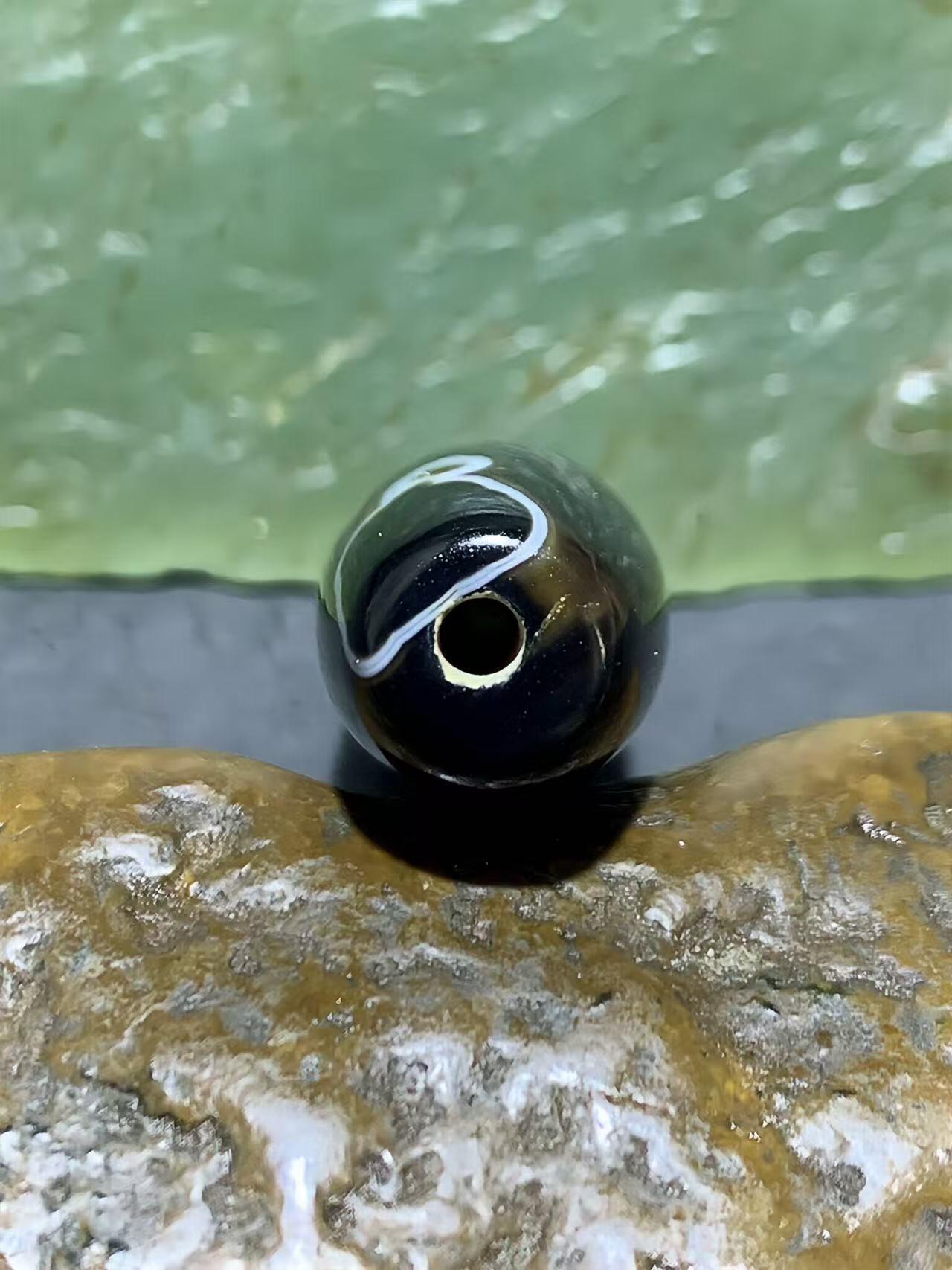 精美罕见象形无相佛药师玛瑙桶珠一个，