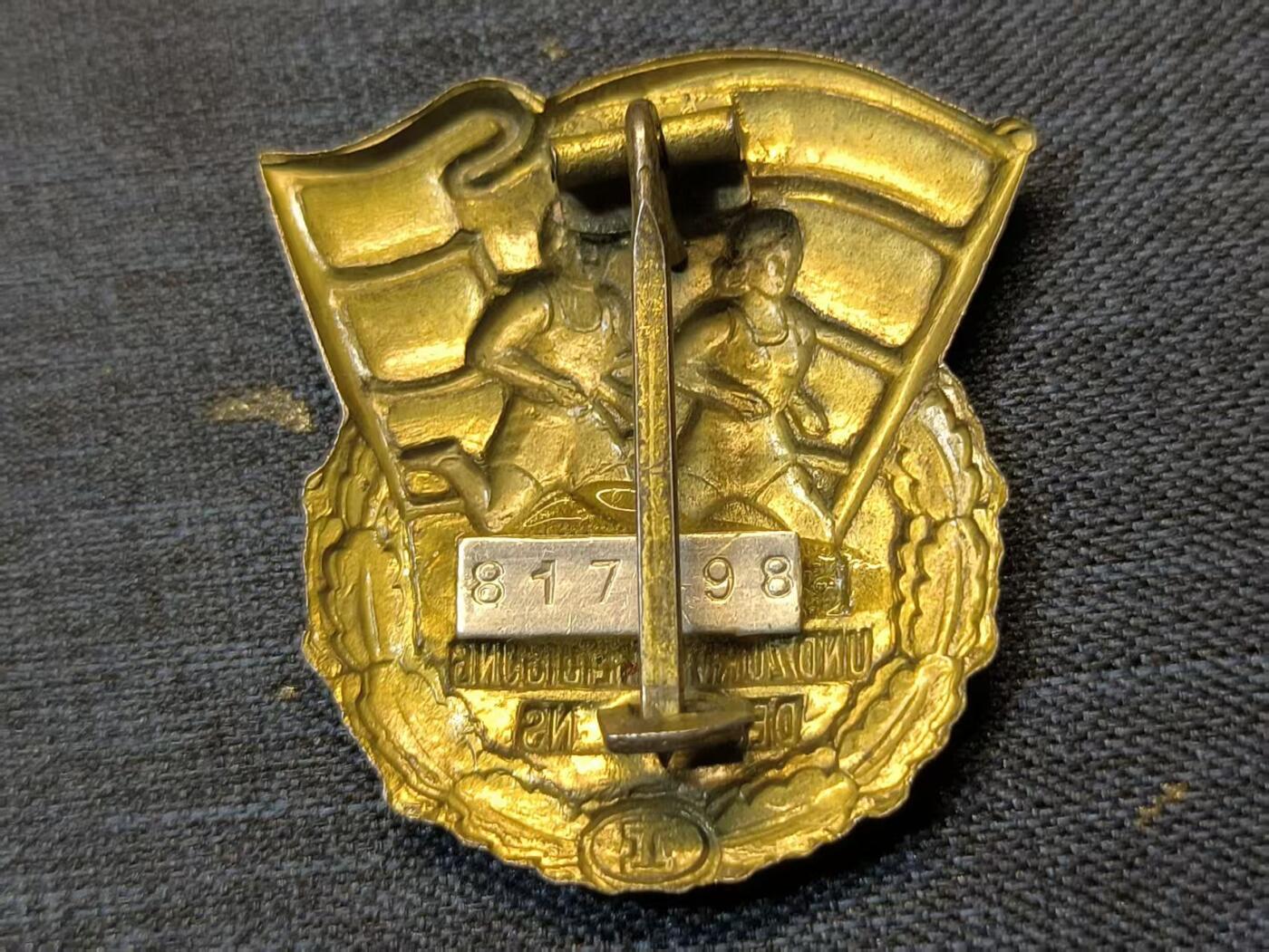 古林万国勋赏爱藏首期大拍（中高考专设场次，百样精品制服奖章书籍）-分享拍场赚佣金