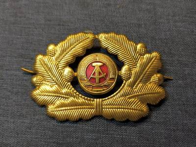 古林万国勋赏爱藏首期大拍（中高考专设场次，百样精品制服奖章书籍）-分享拍场赚佣金 - 民主德国人民军镀金大帽徽