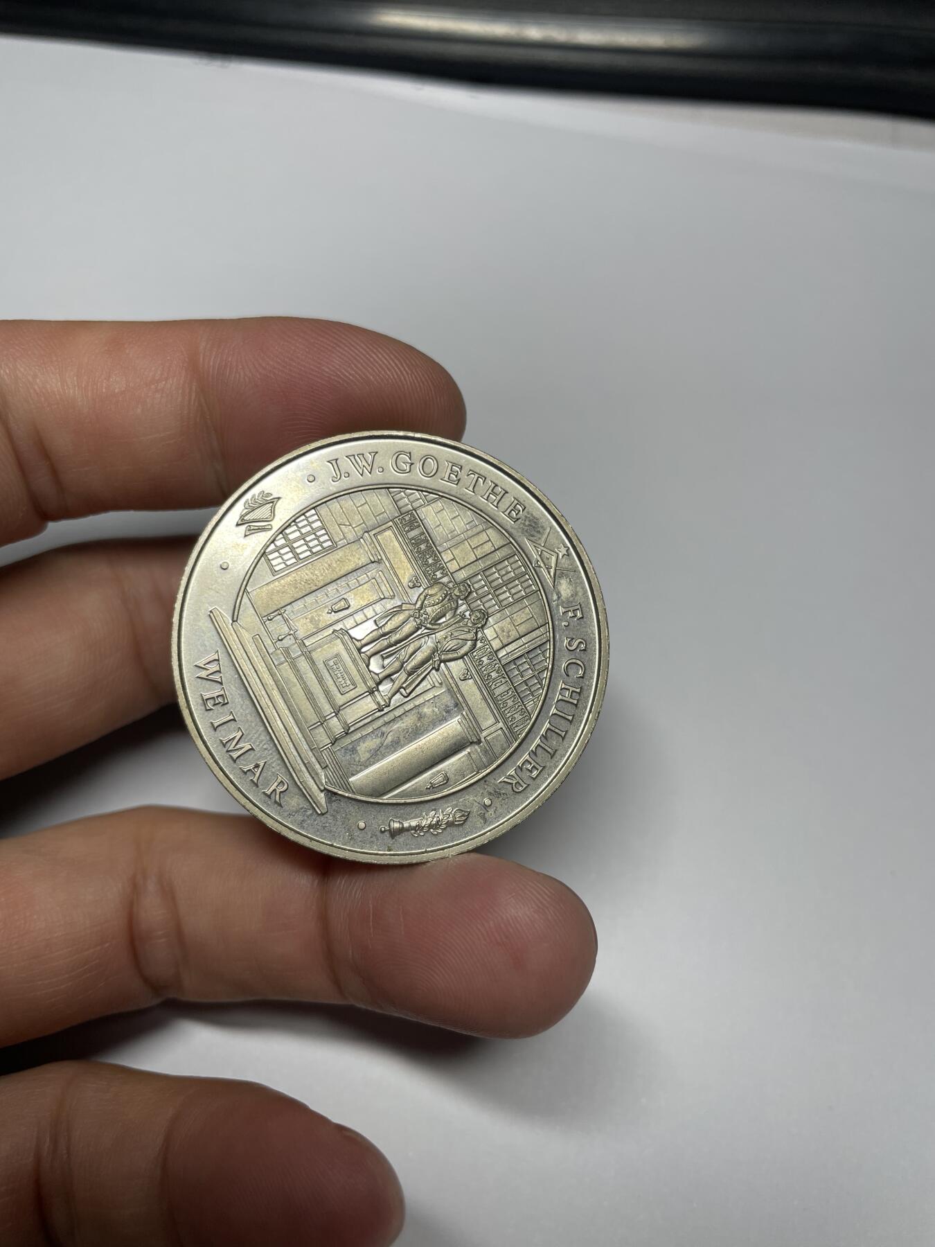 2025年集古藏今外币拍卖第六期-第7场—（总第247拍-银币专场），可以寄存60天，满160元包邮。 德国魏玛市政厅银章-雕塑歌德和席勒