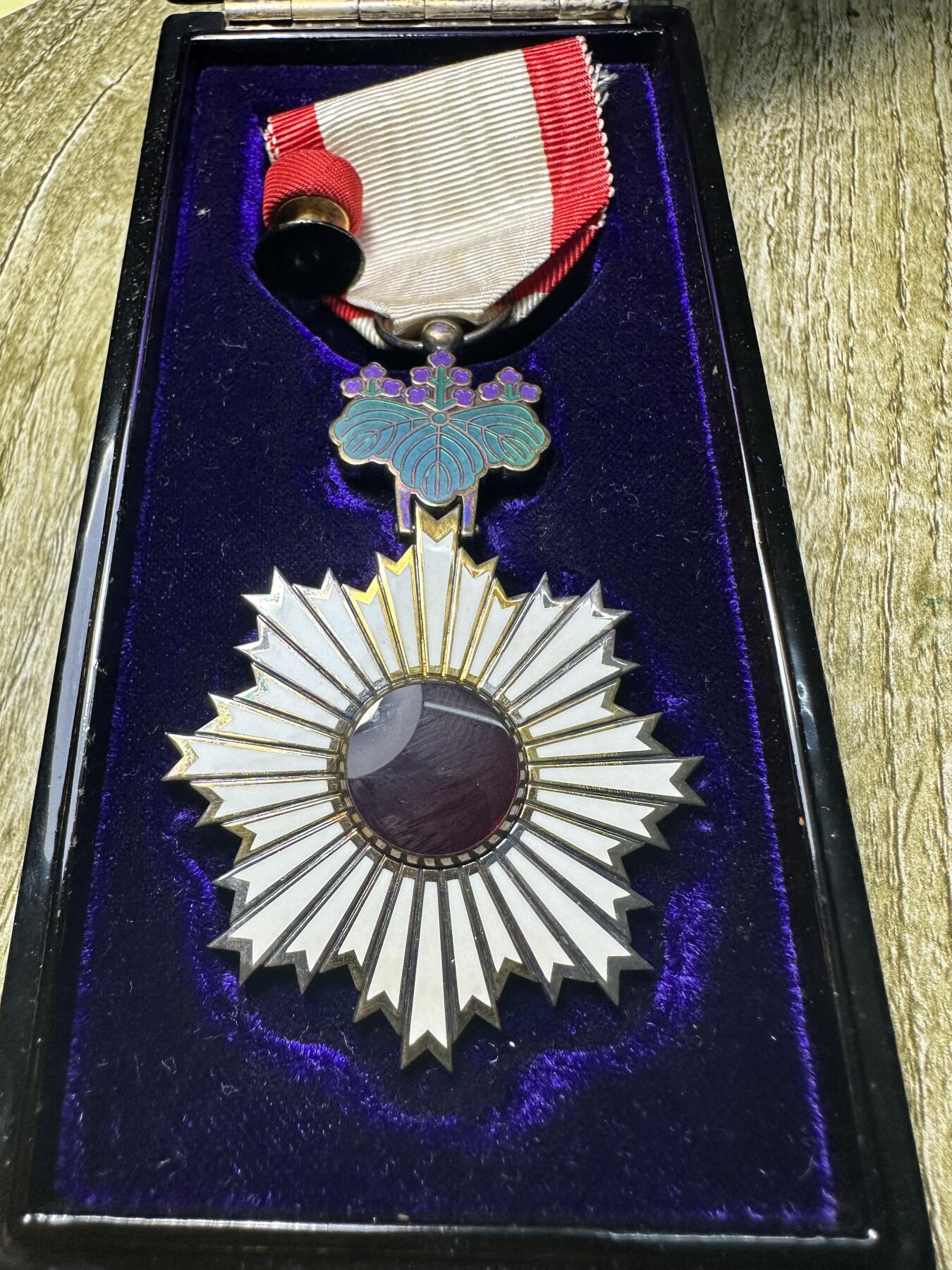 章，世界钱币 五等旭日章，原盒带略，品相非常好
