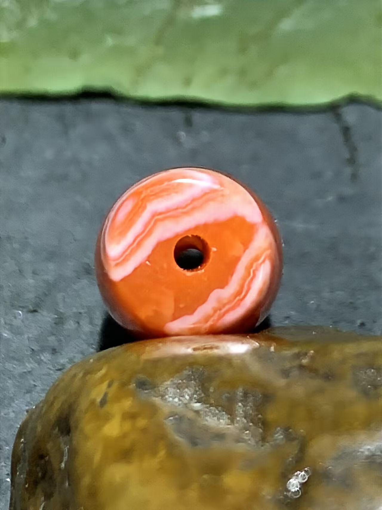 川料南红玛瑙冰飘桶珠一颗！，
