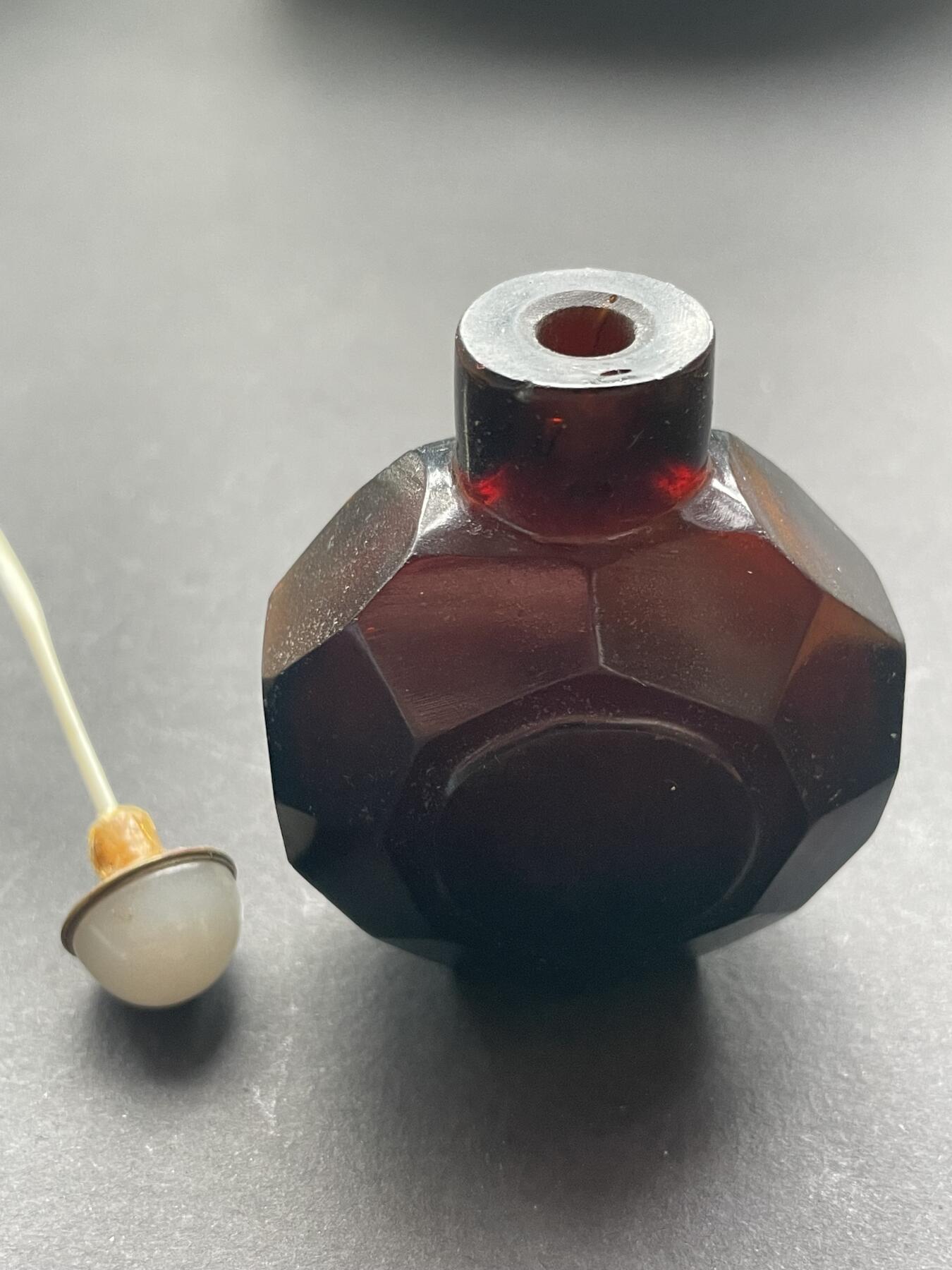 海外回流精品拍卖 法国回流清代料器鼻烟壶（尺寸：高7cm。）