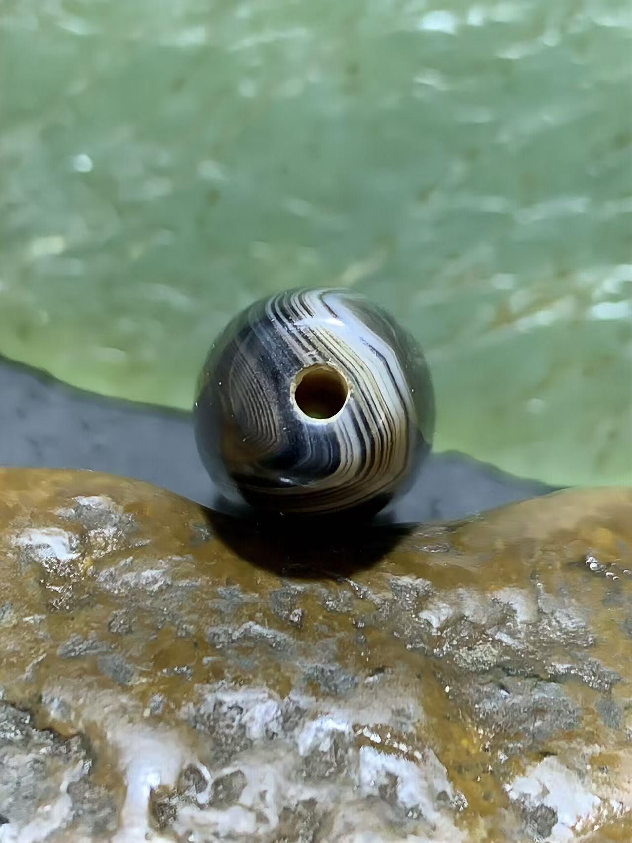 精美罕见8字天眼千层纹药师玛瑙桶珠一个，，