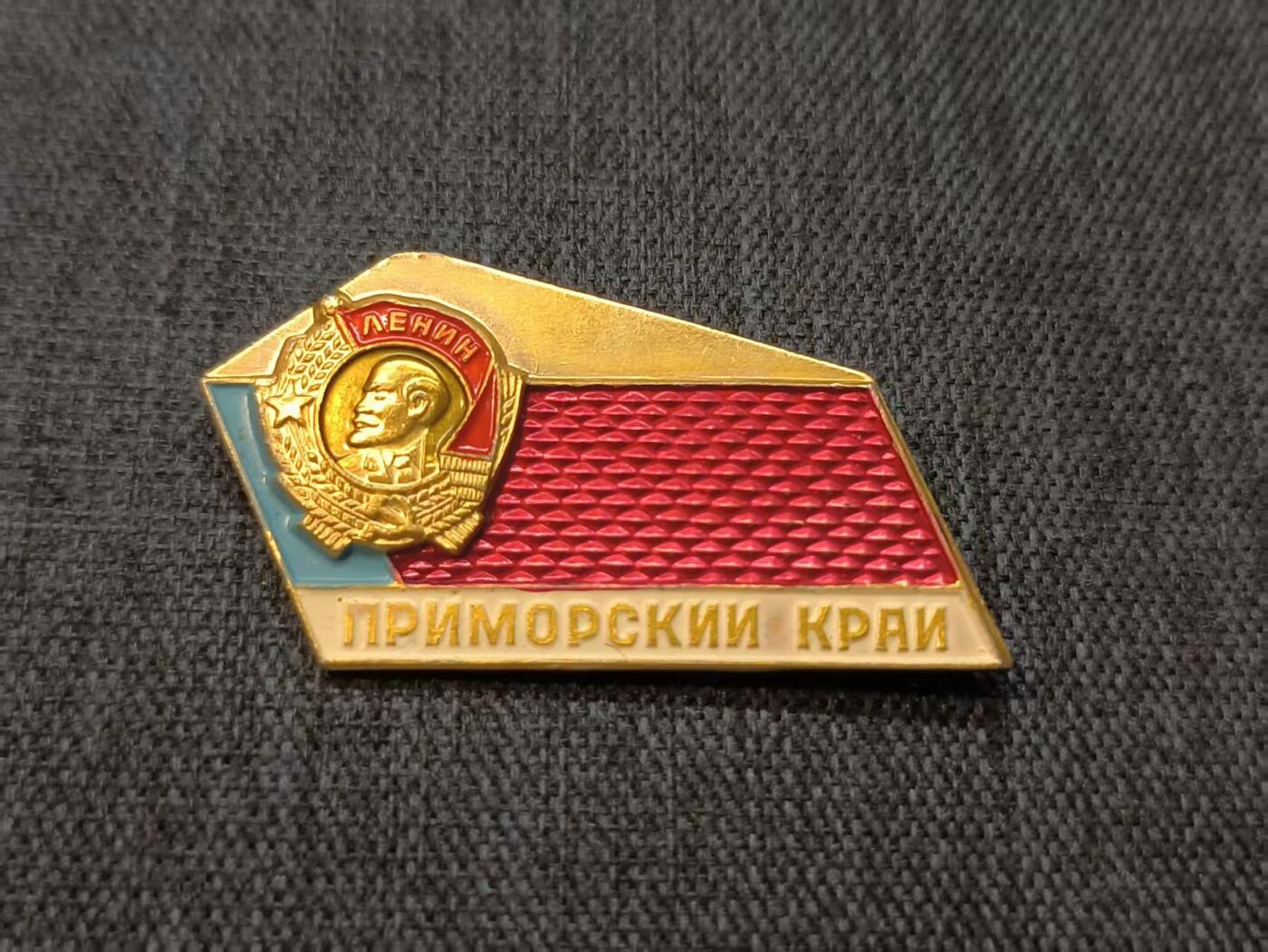 古林万国勋赏爱藏首期大拍（中高考专设场次，百样精品制服奖章书籍）-分享拍场赚佣金