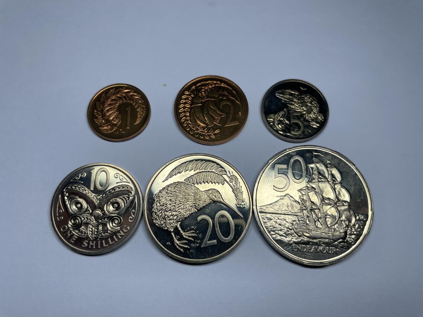 2025年集古藏今外币拍卖第六期-第7场—（总第247拍-银币专场），可以寄存60天，满160元包邮。 1968年新西兰精制套币一盒