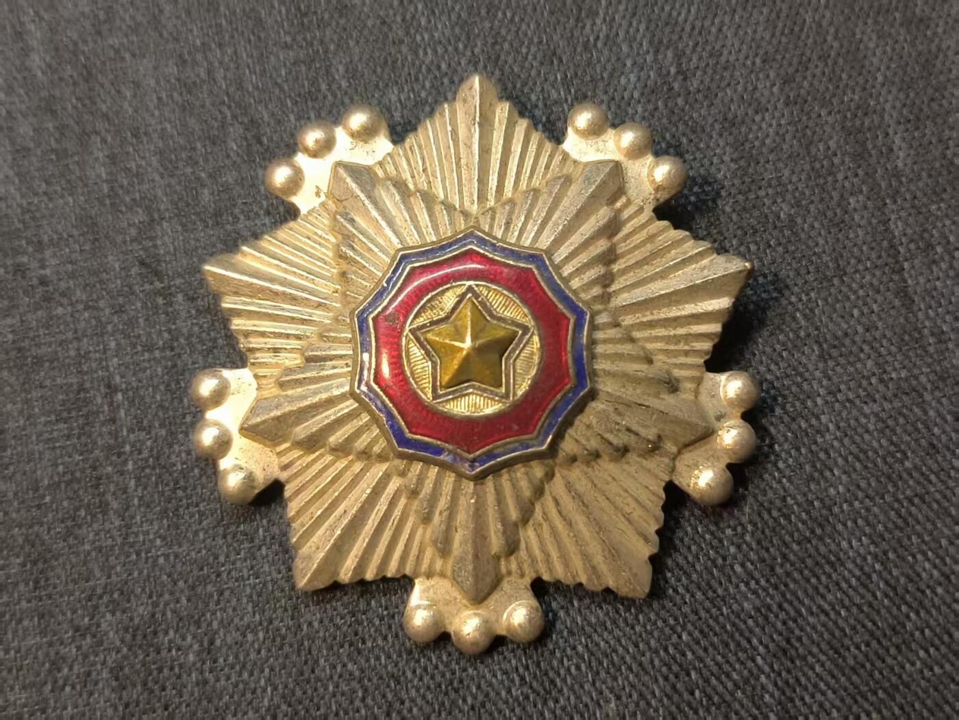 古林万国勋赏爱藏首期大拍（中高考专设场次，百样精品制服奖章书籍）-分享拍场赚佣金