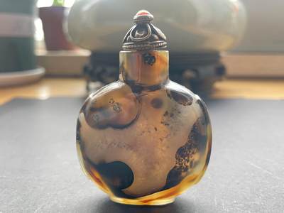 海外回流精品拍卖 - 法国回流清代影子玛瑙鼻烟壶 尺寸：高7cm。壶身一处玛瑙自带瑕疵，如图。